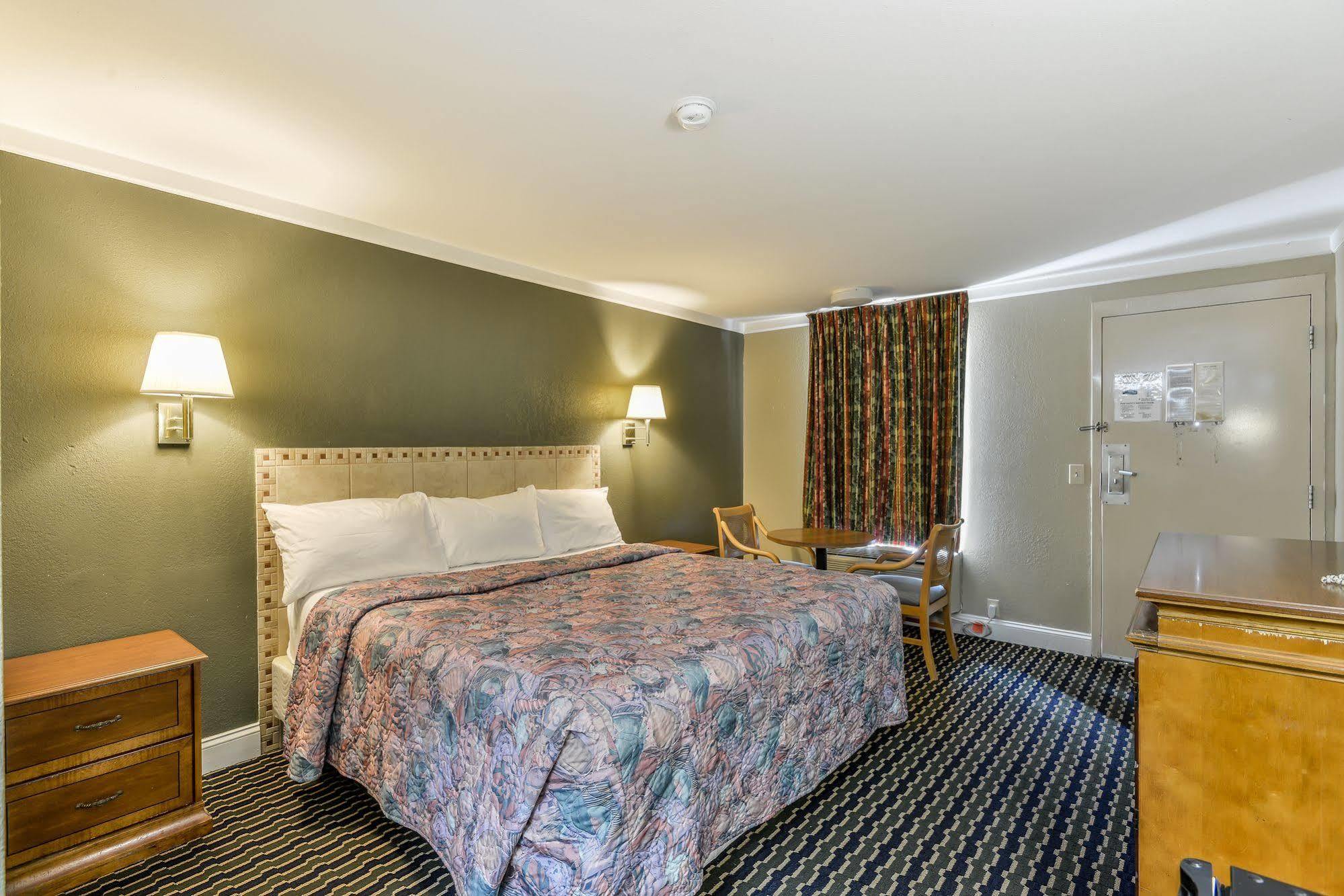 Wake Inn Raleigh Exterior foto